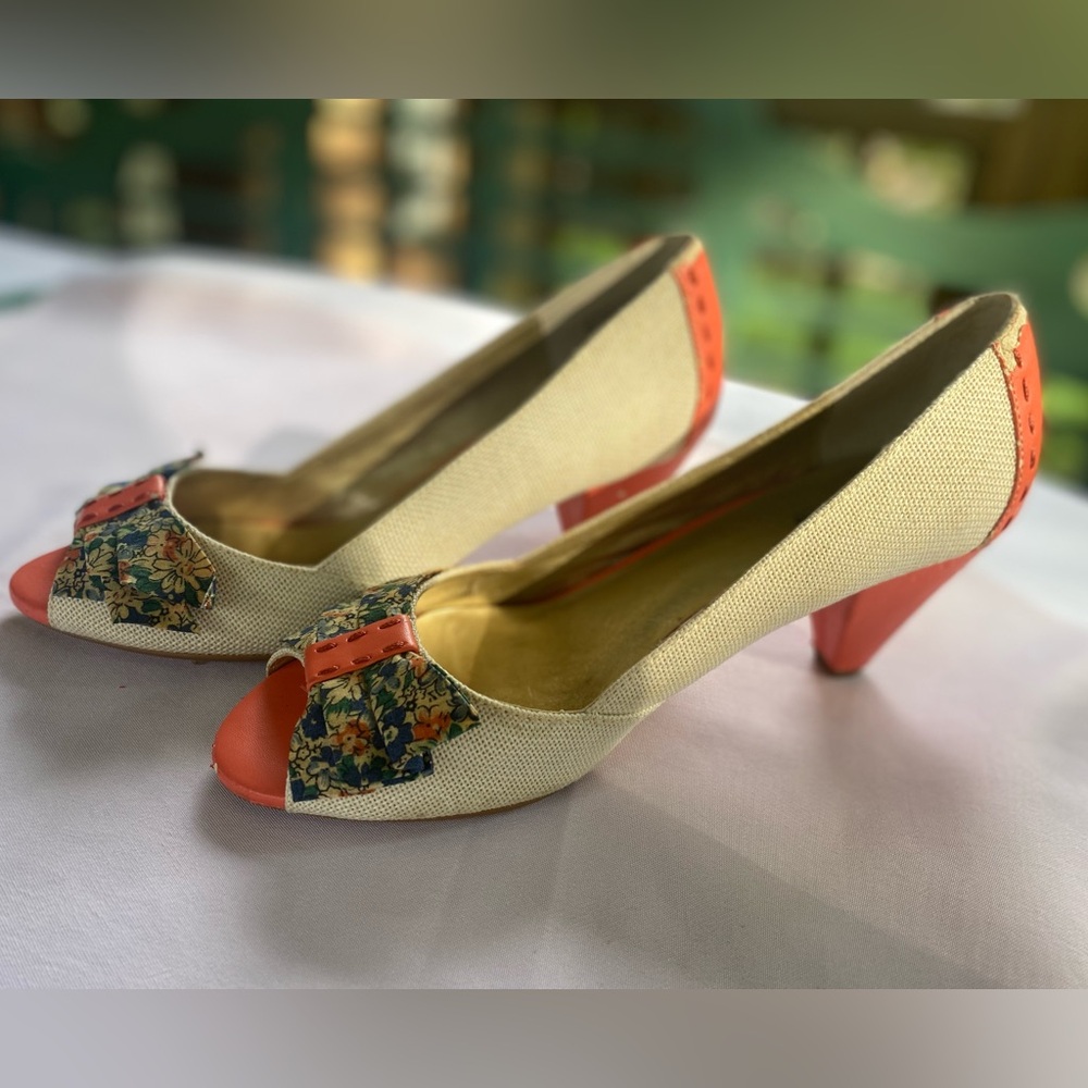 Seychelles Peep Toe Heels with Floral Bow - Size 8 - Picture 6 of 12
